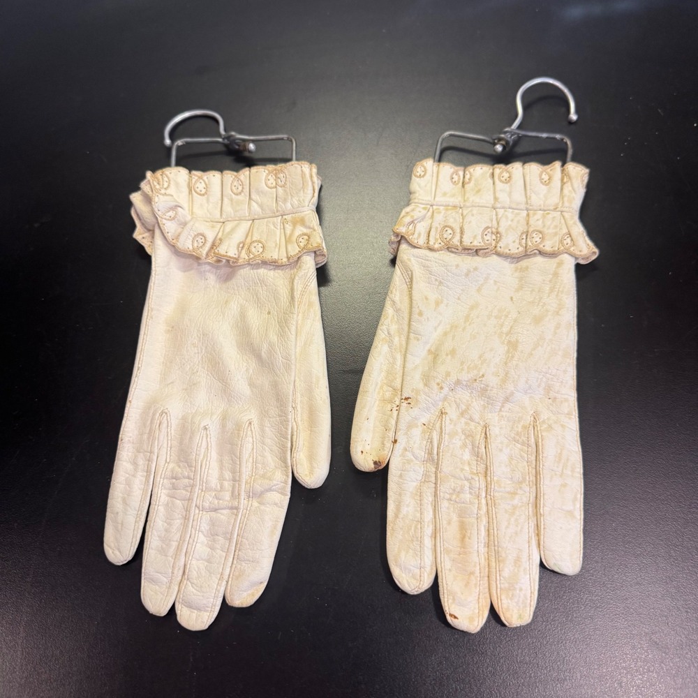 Vintage Leather Gloves Womens Cream Ruffled Eyelet Cuff MCM with Metal stretcher
